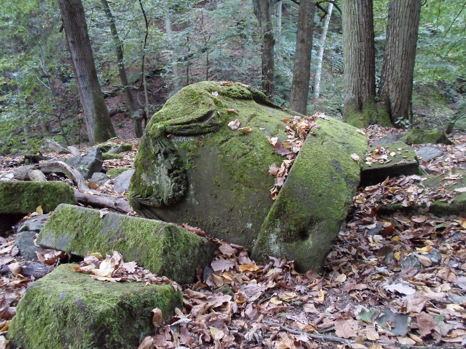 ksiaz-zapomniane-groby-dzieci-rodu-hochbergow-100558