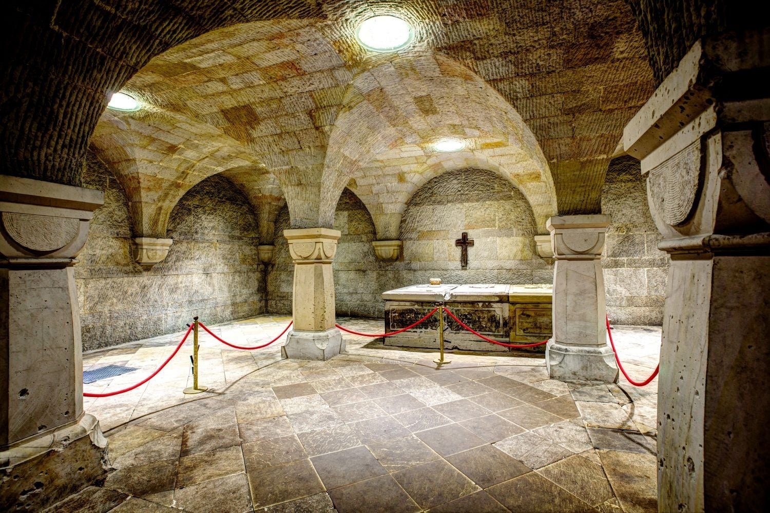 ksiaz-zapomniane-groby-dzieci-rodu-hochbergow-100558