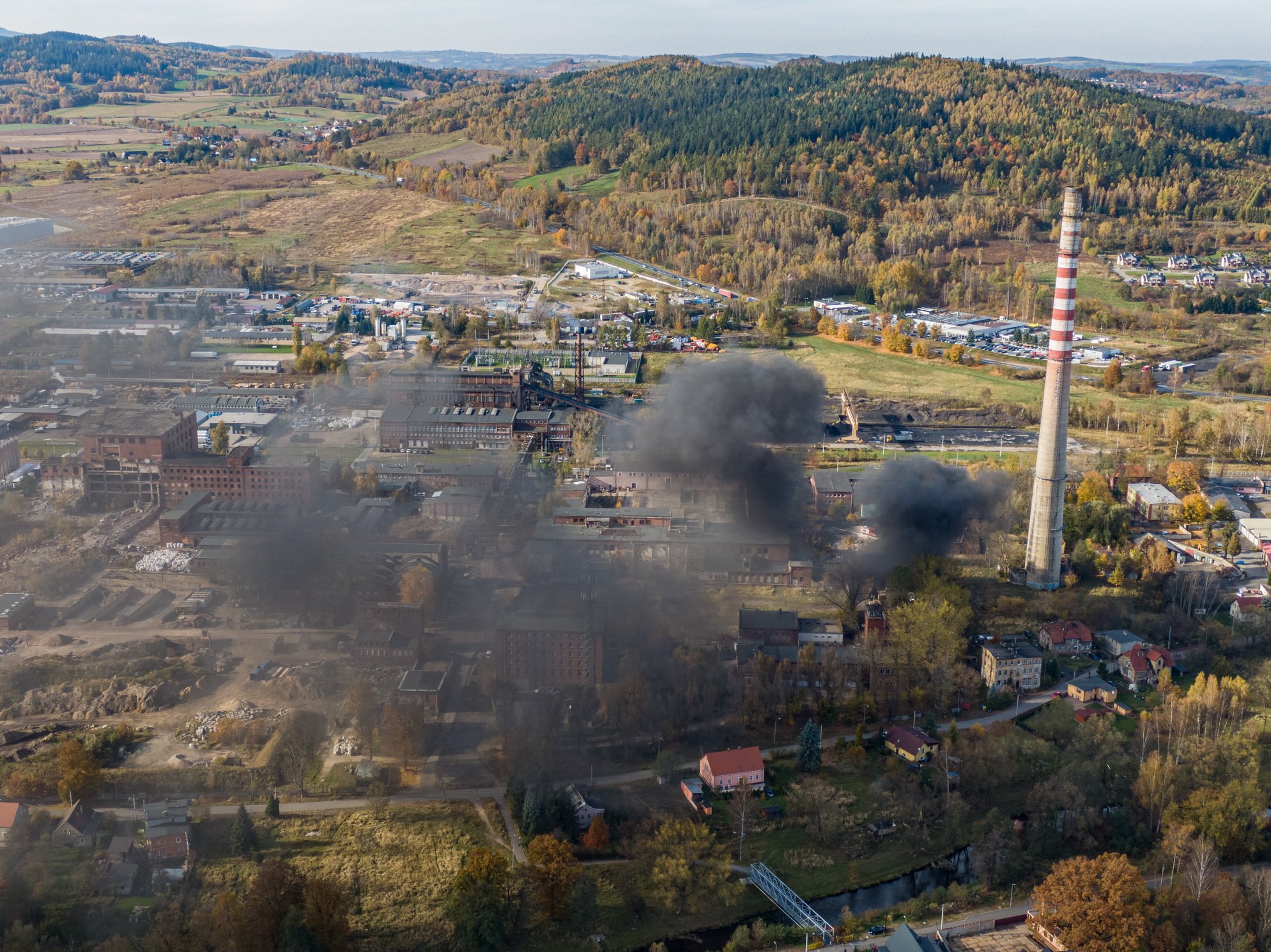 pozar-w-opuszczonej-hali-fabrycznej-d-celwiskozy-100578