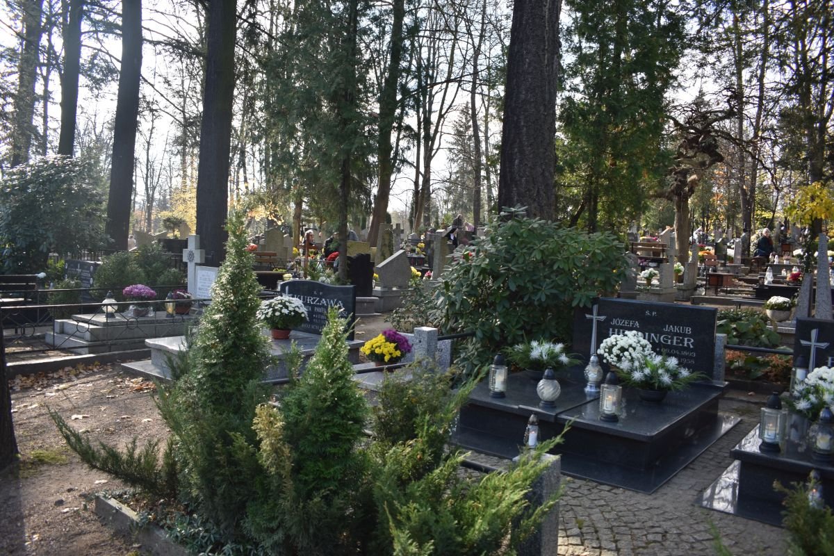 jeleniogorzanie-odwiedzali-cmentarze-100753