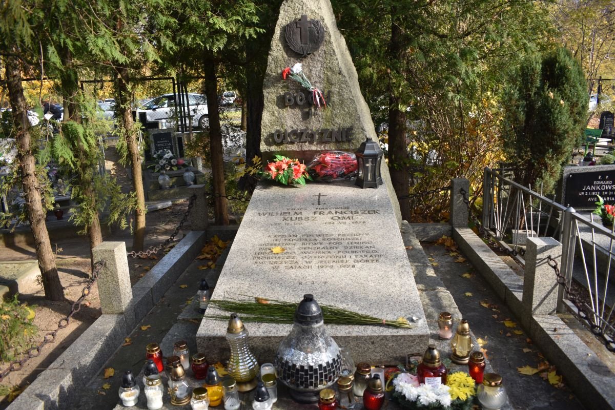 jeleniogorzanie-odwiedzali-cmentarze-100753