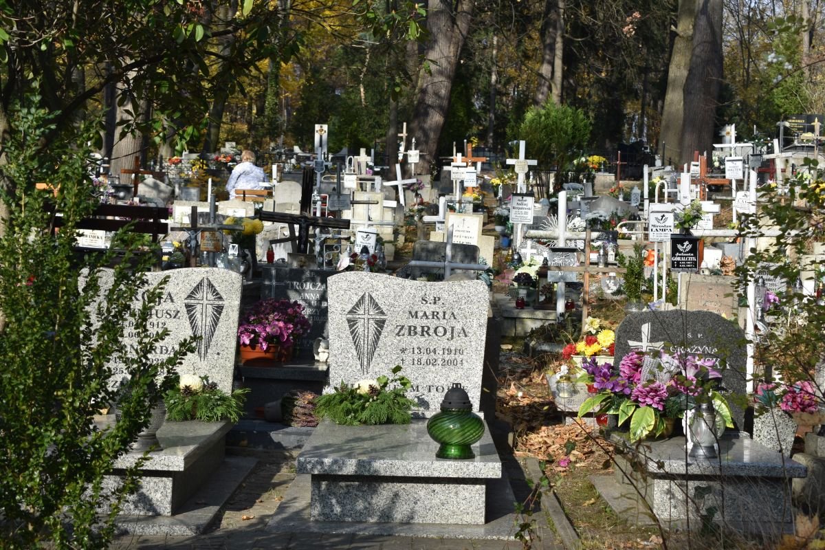 jeleniogorzanie-odwiedzali-cmentarze-100753