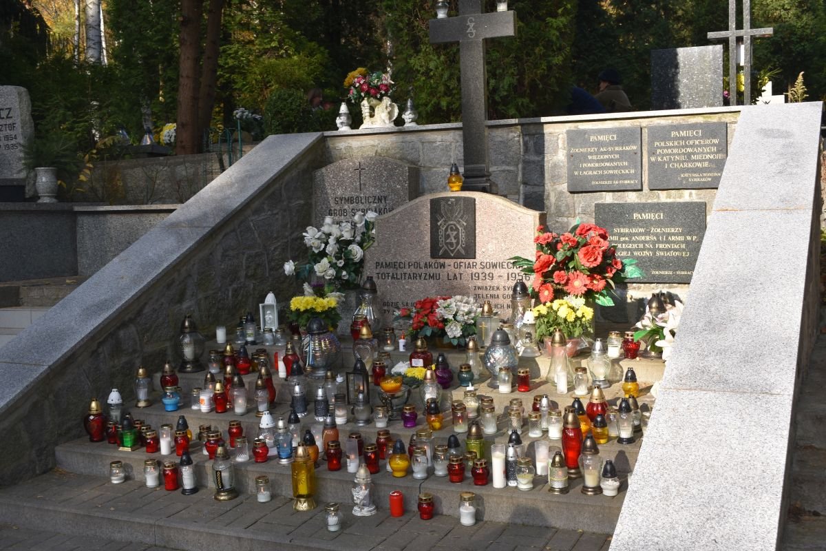 jeleniogorzanie-odwiedzali-cmentarze-100753