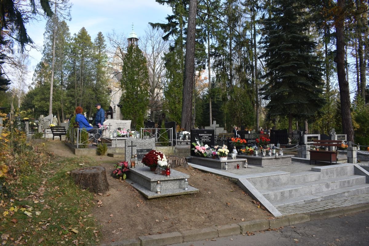 jeleniogorzanie-odwiedzali-cmentarze-100753