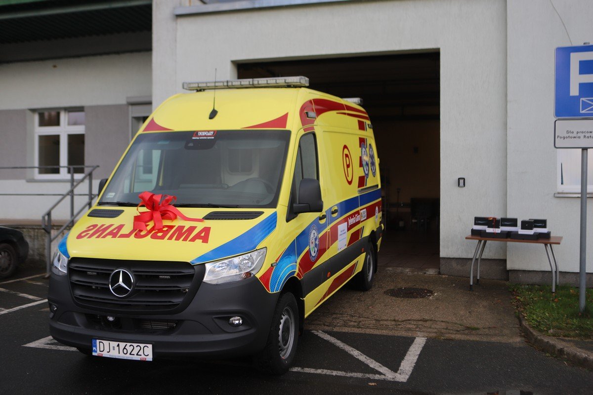 wsparcie-sprzetowe-dla-pogotowia-ratunkowego-100878