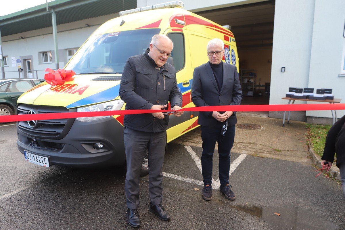wsparcie-sprzetowe-dla-pogotowia-ratunkowego-100878