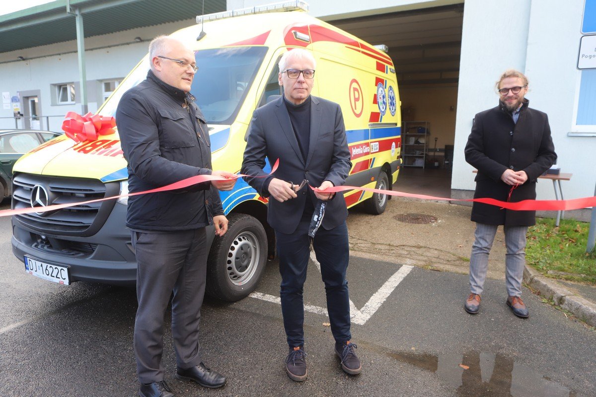 wsparcie-sprzetowe-dla-pogotowia-ratunkowego-100878