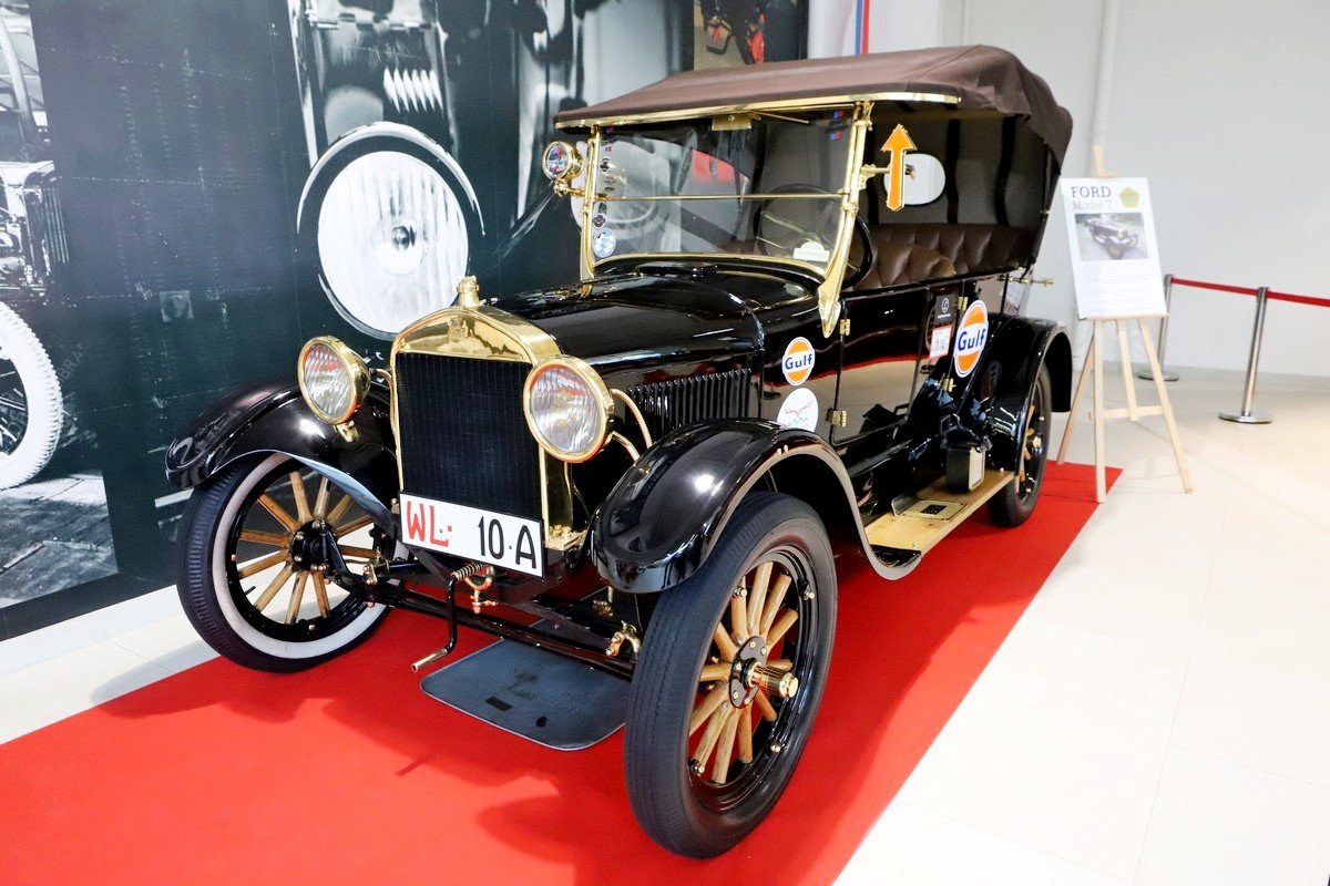 kawa-historii-w-muzeum-motoryzacji-100968