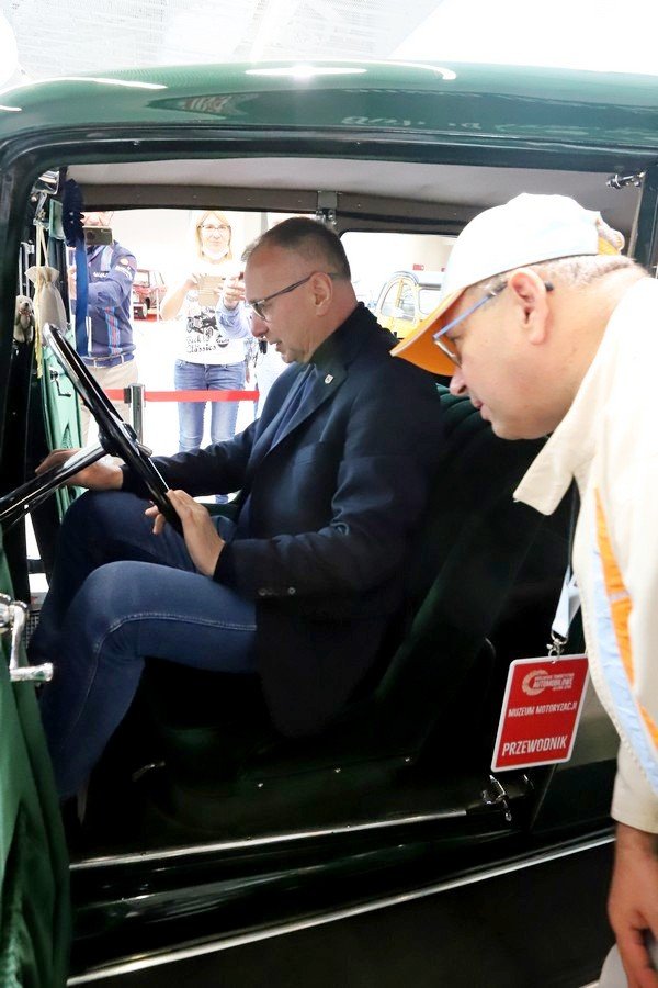 kawa-historii-w-muzeum-motoryzacji-100968