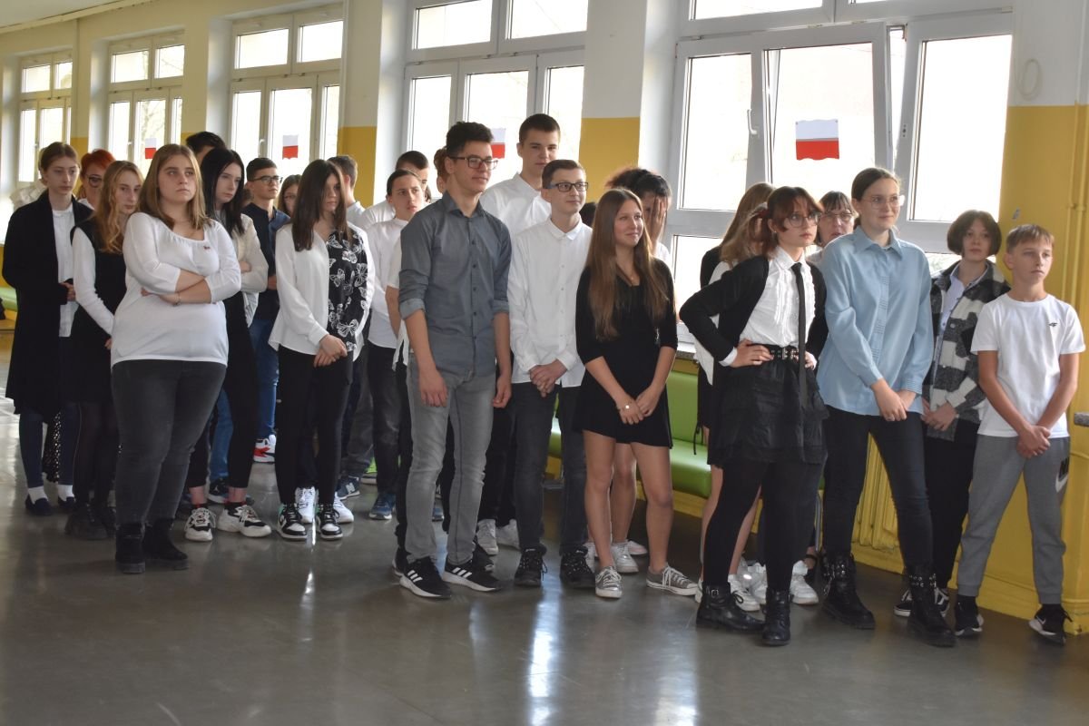 hymn-dla-niepodlegej-100983