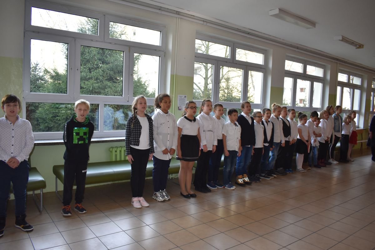 hymn-dla-niepodlegej-100983