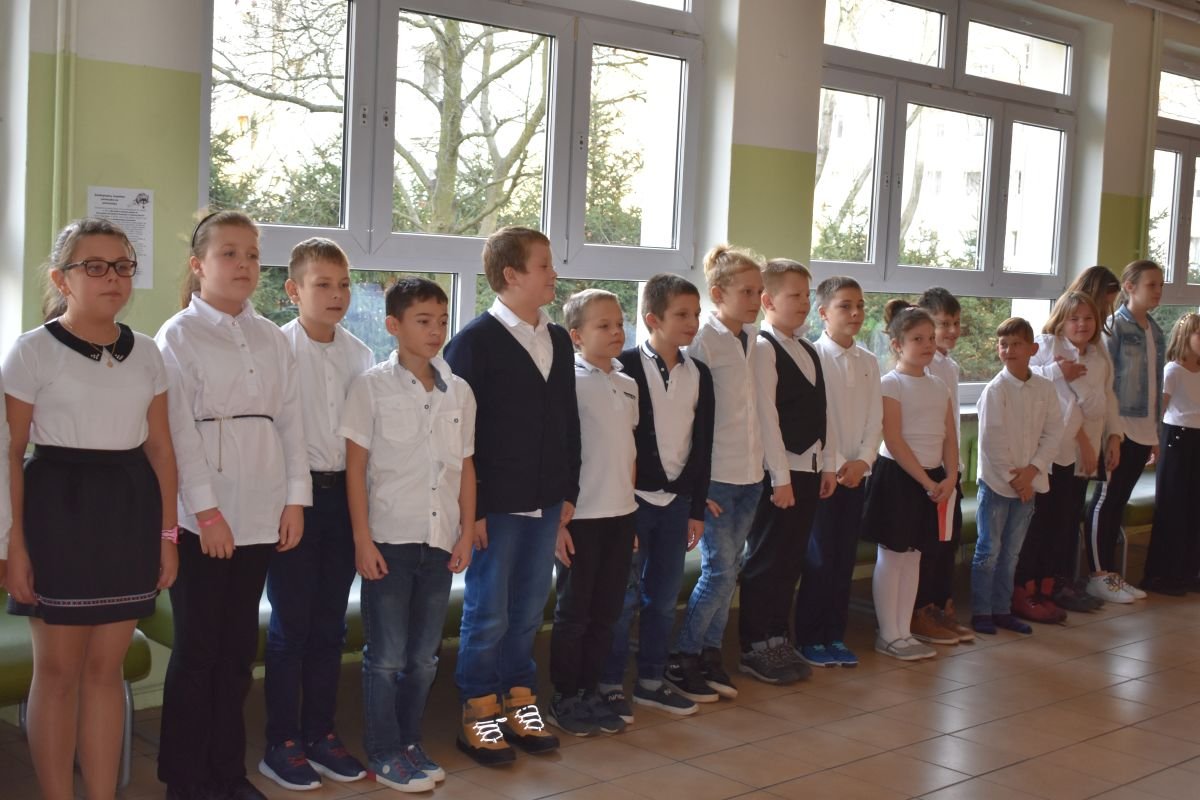 hymn-dla-niepodlegej-100983