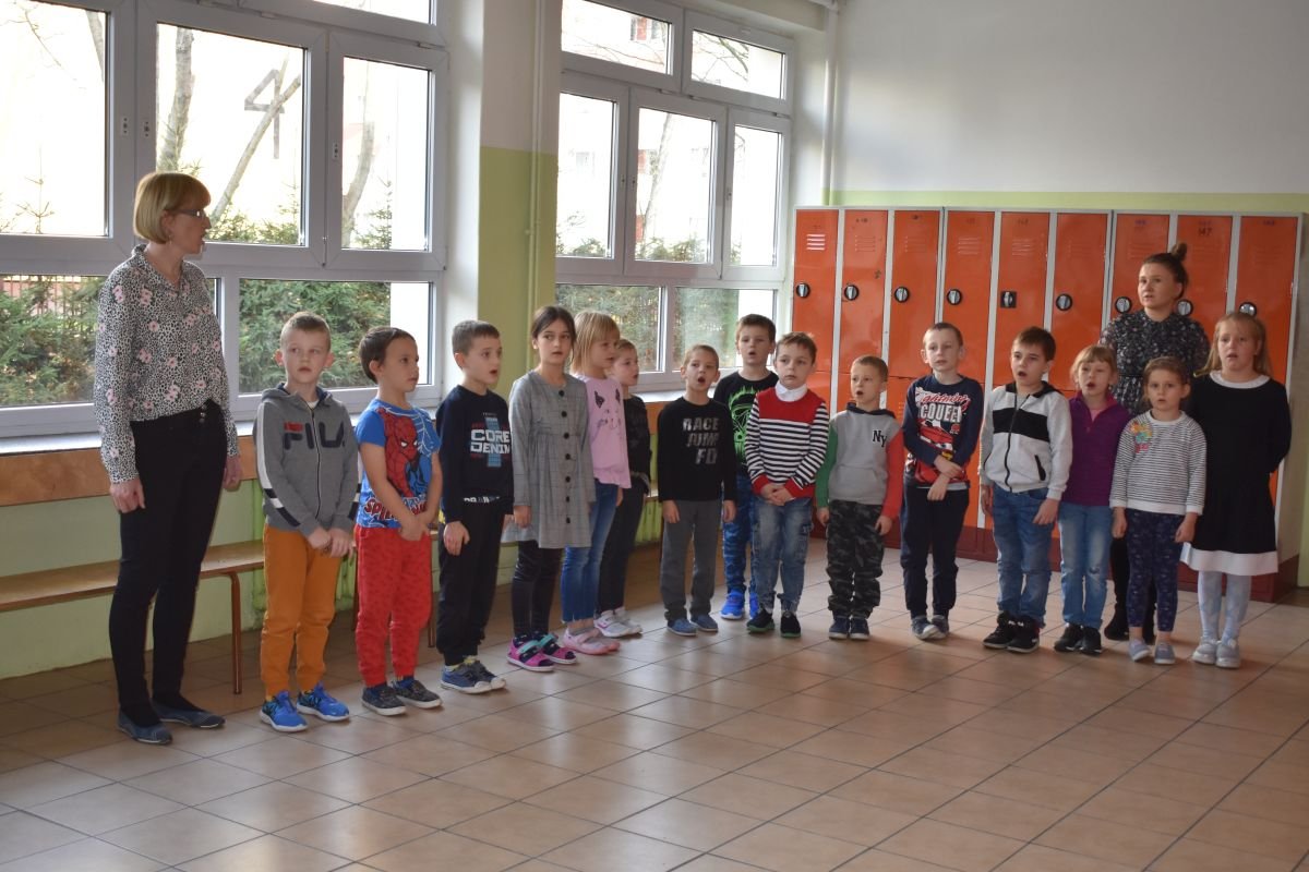 hymn-dla-niepodlegej-100983