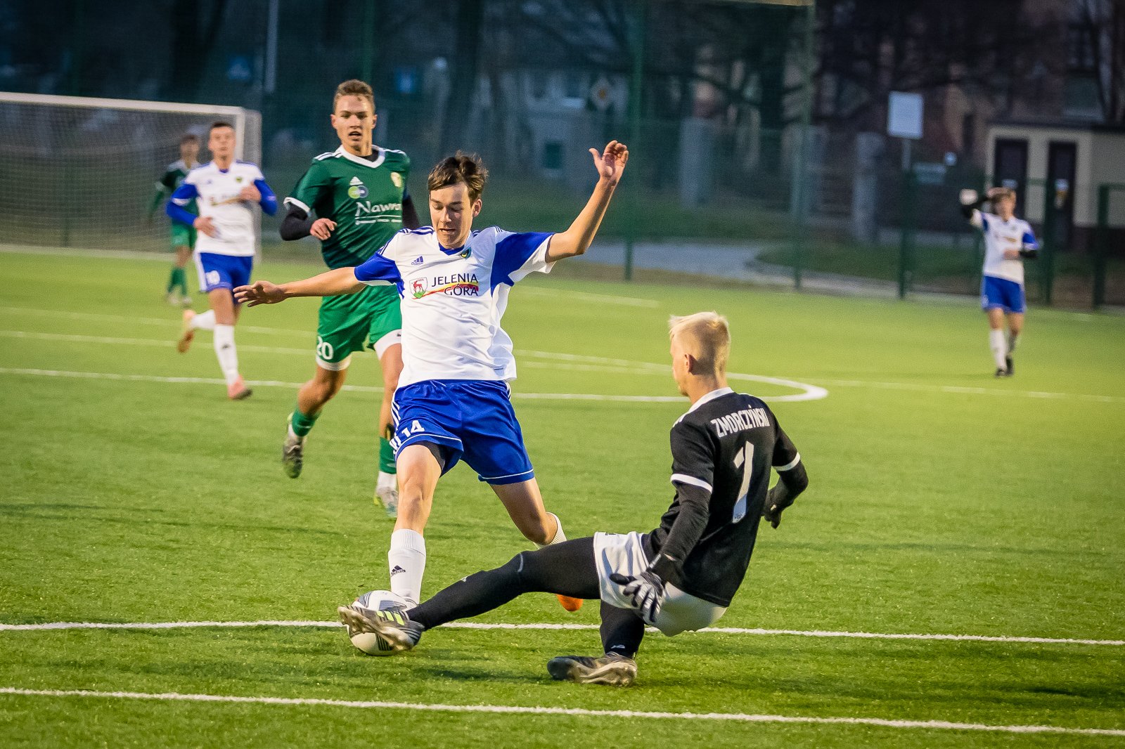 w-osabieniu-utrzymali-prowadzenie-i-wygrali-ze-slaskiem-101050