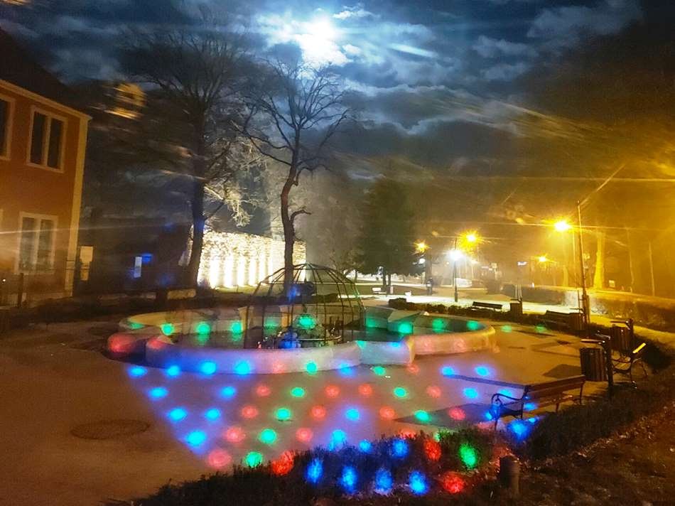 kto-ozdobi-fontanny-101120