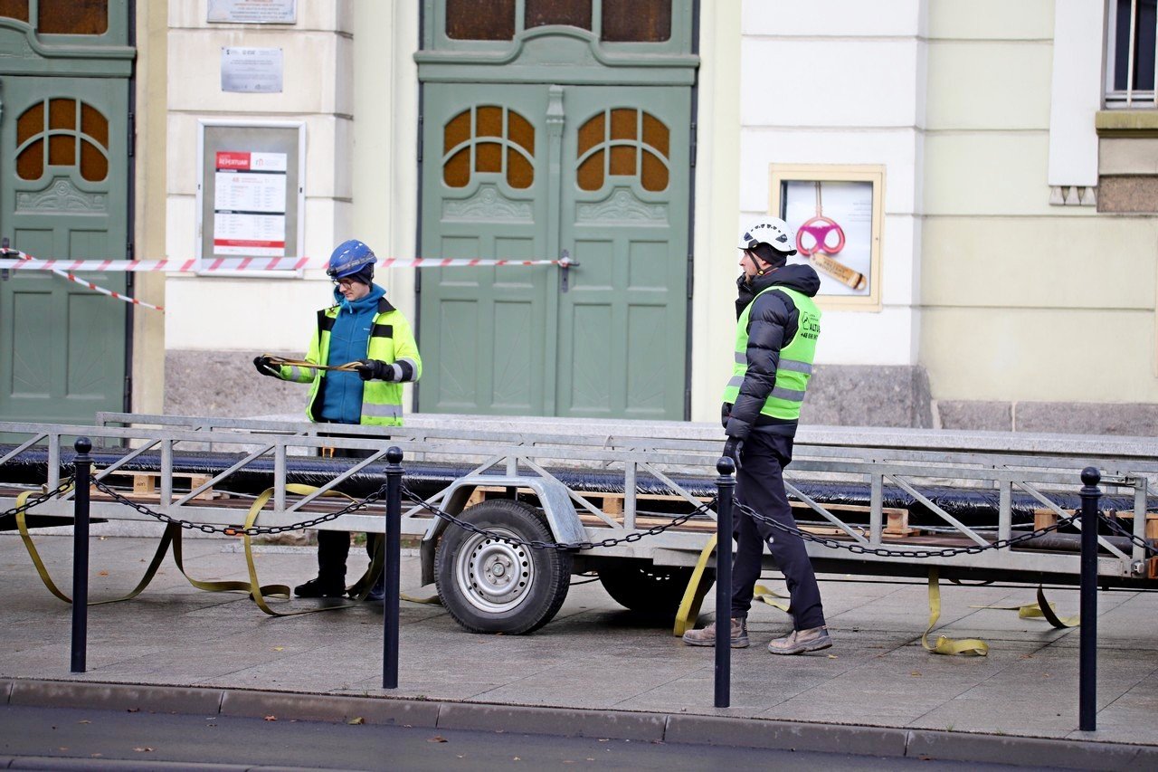 montaz-iglic-na-teatrze-101154