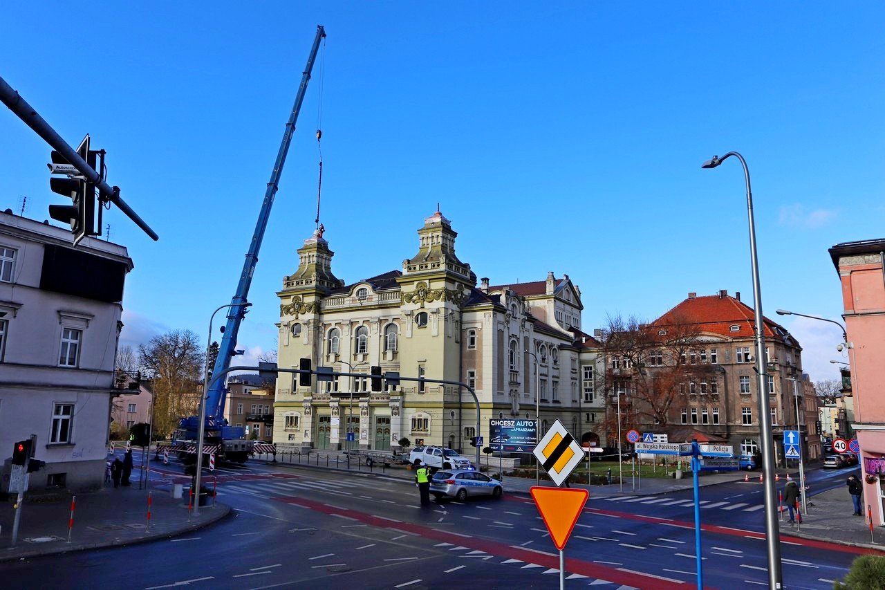 montaz-iglic-na-teatrze-101154