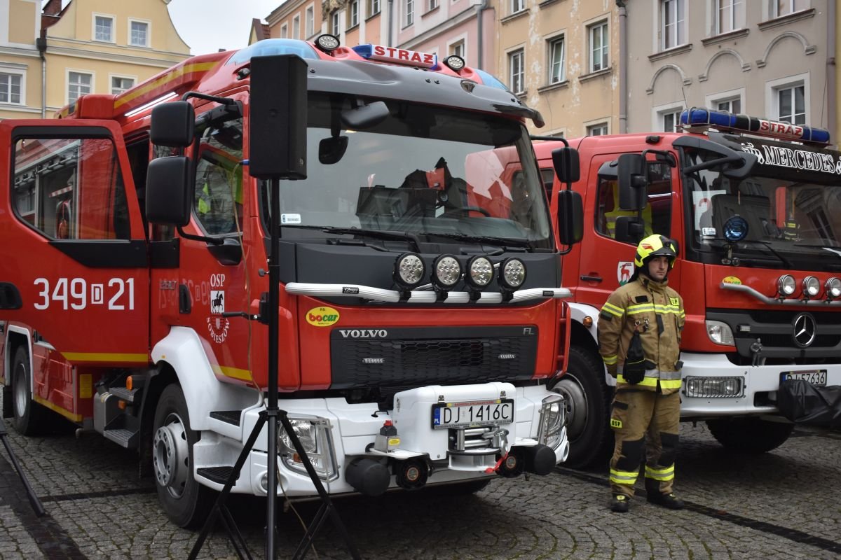 nowy-woz-dla-osp-sobieszow-101192