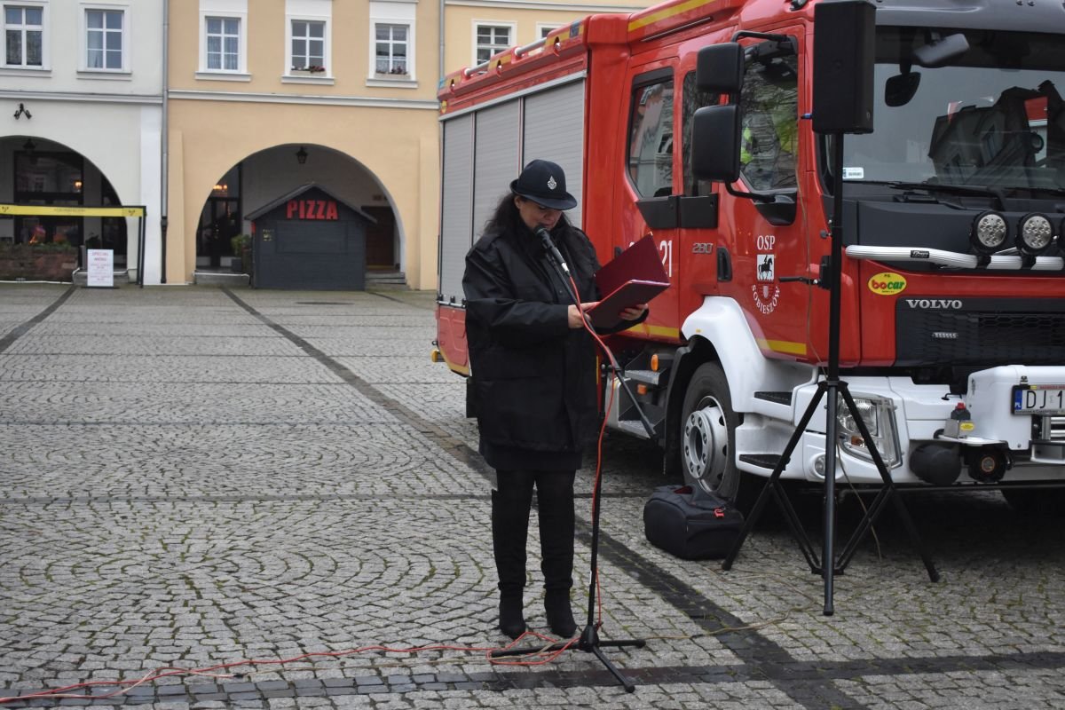 nowy-woz-dla-osp-sobieszow-101192