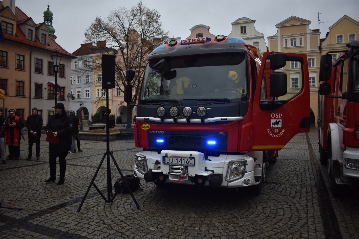 nowy-woz-dla-osp-sobieszow-101192