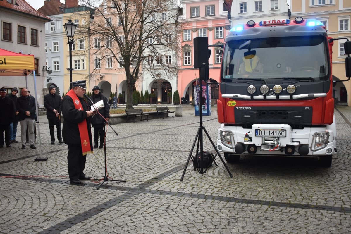nowy-woz-dla-osp-sobieszow-101192