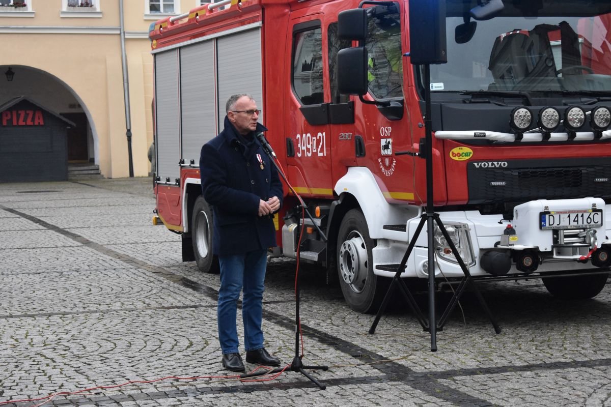 nowy-woz-dla-osp-sobieszow-101192