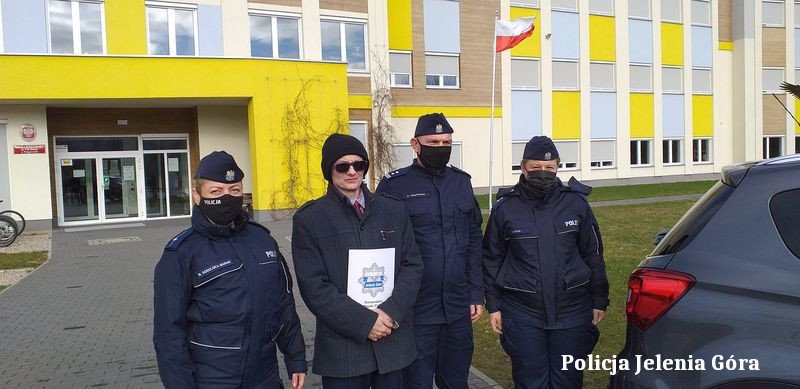 gmina-dorzucia-sie-do-radiowozu-101193