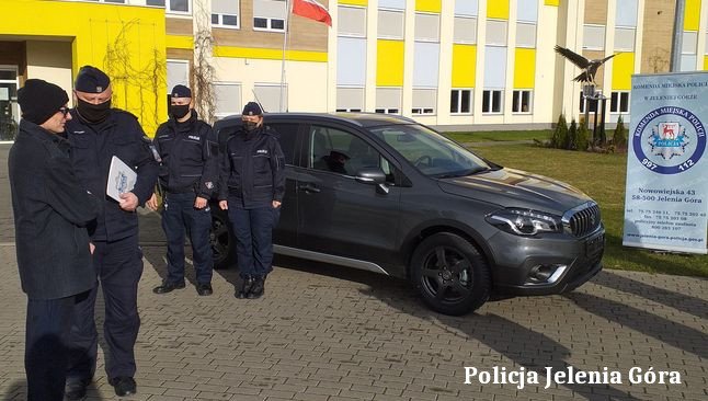 gmina-dorzucia-sie-do-radiowozu-101193