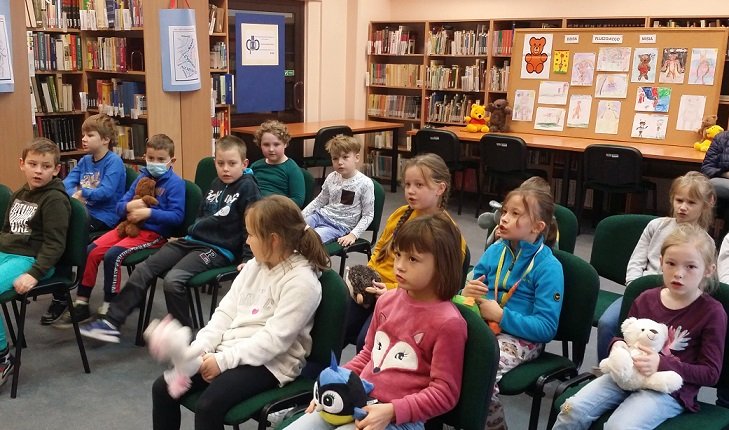 dzien-pluszowego-misia-w-bibliotece-pedagogicznej-101298