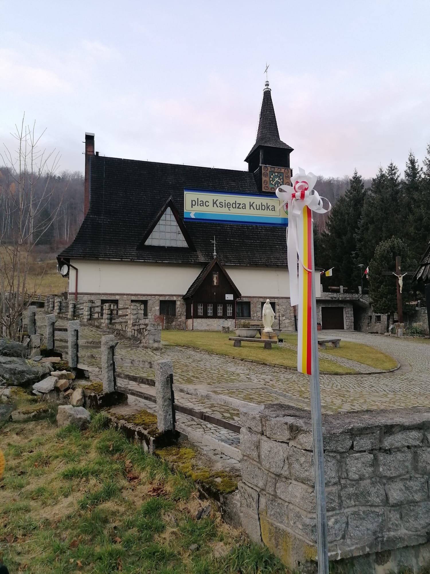 ksiadz-kubek-patronem-placu-przy-kosciele-101325