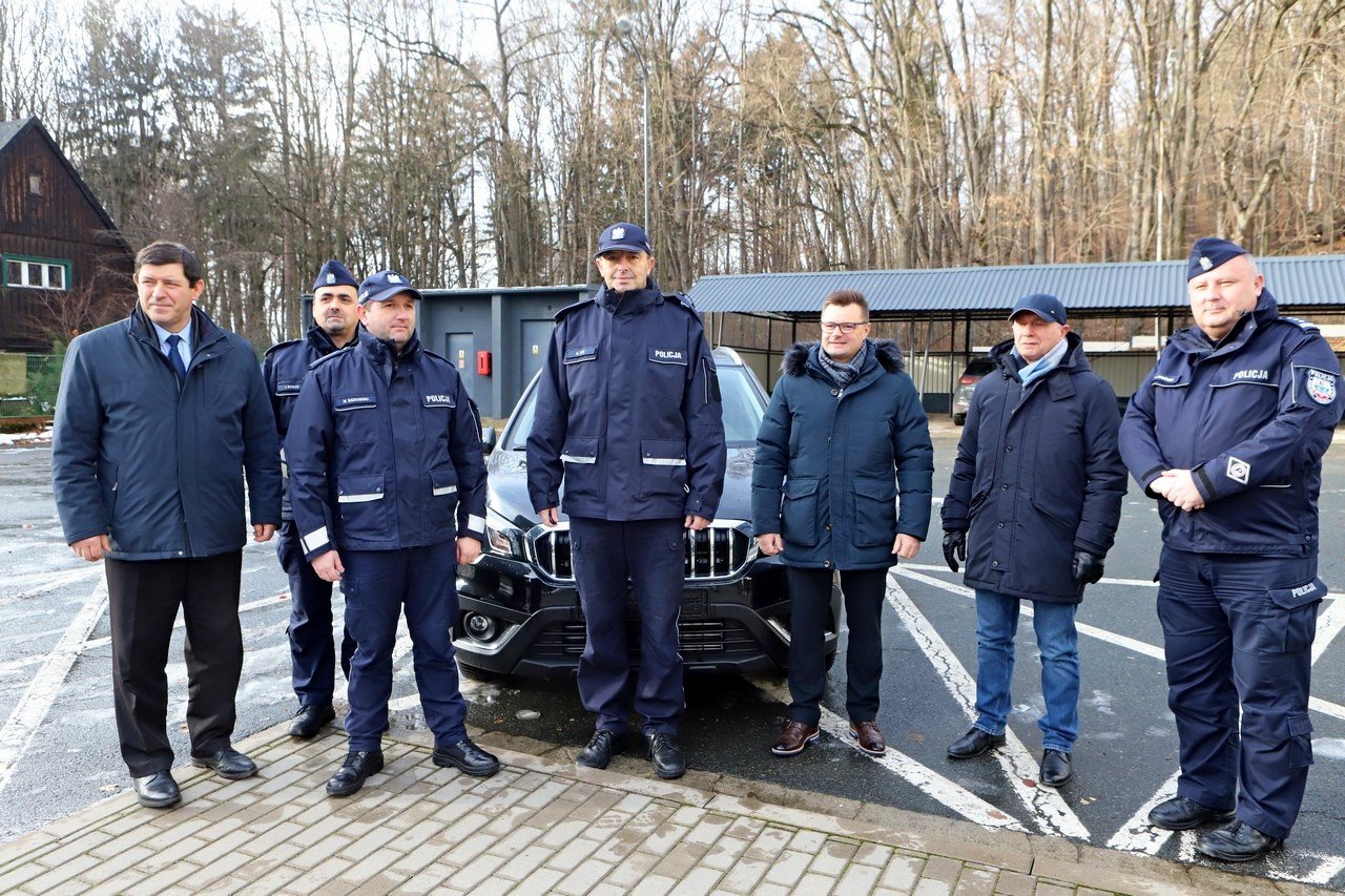 samorzady-wspary-policje-101496