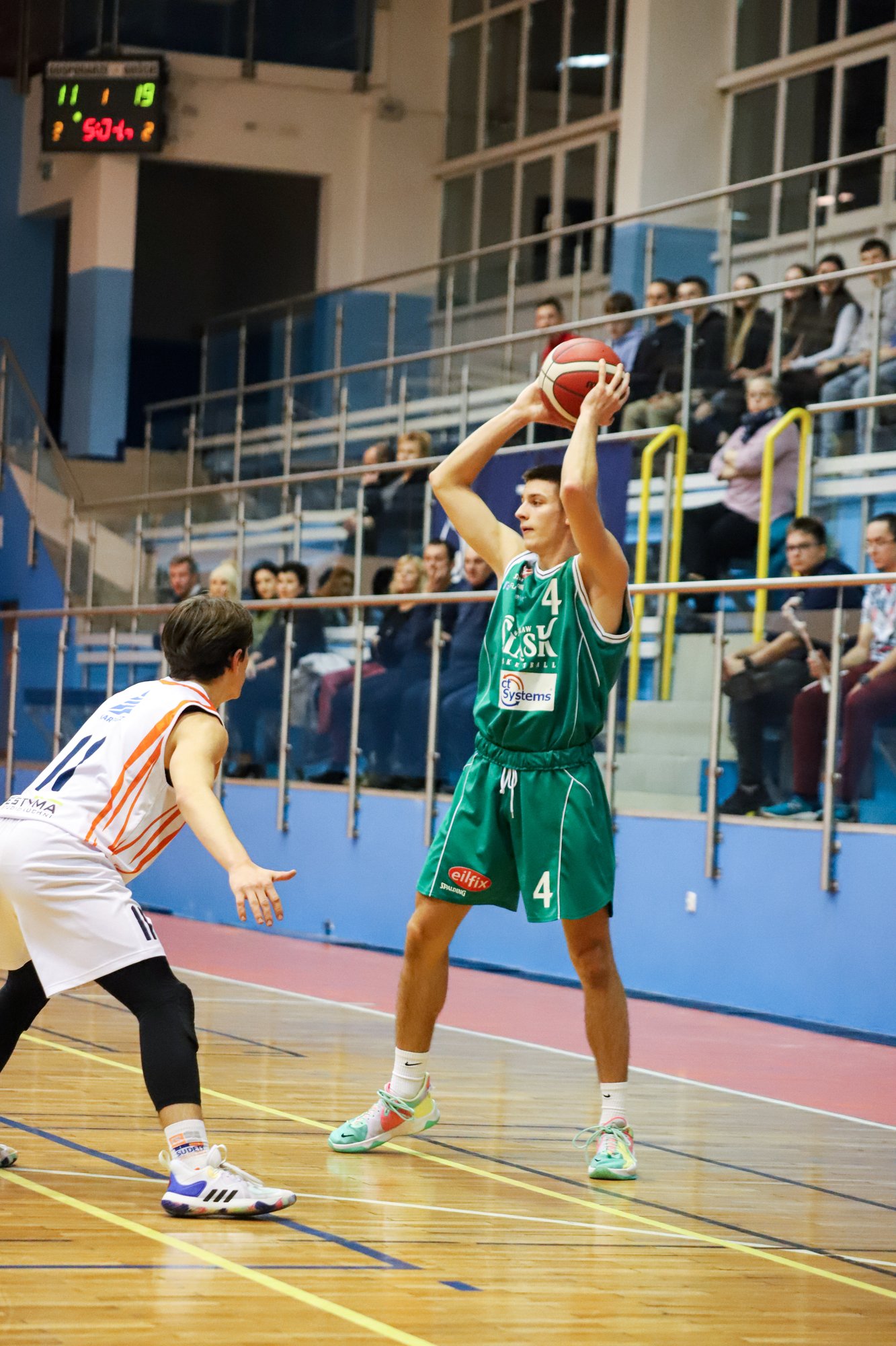 w-starciu-z-mistrzami-do-przerwy-niezle-101511