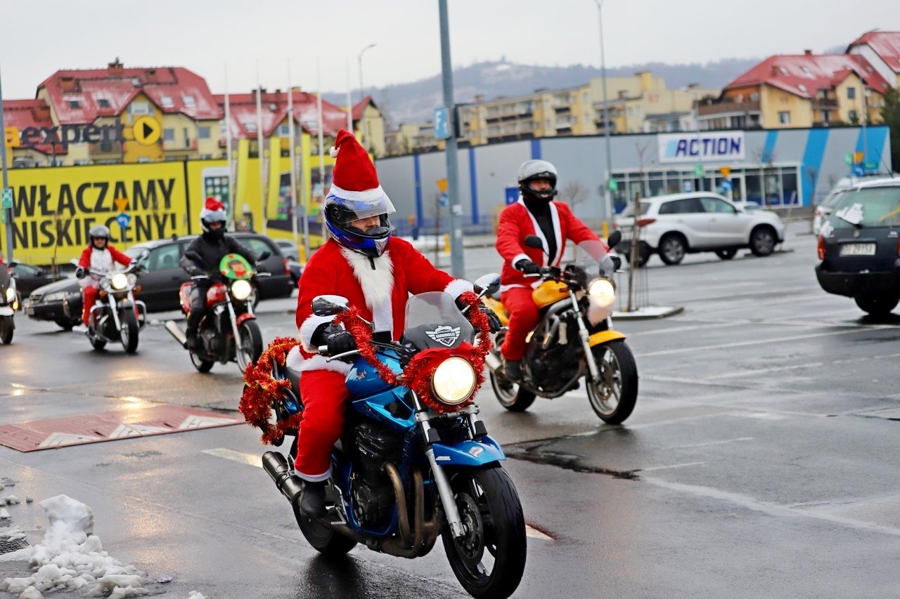 mikoaje-na-motocyklach-ku-uciesze-dzieci-101613