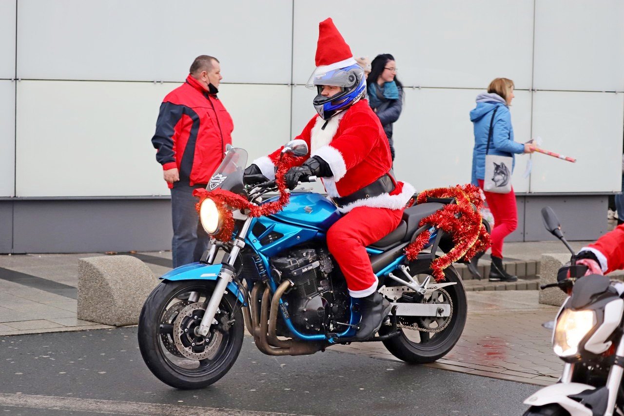 mikoaje-na-motocyklach-ku-uciesze-dzieci-101613