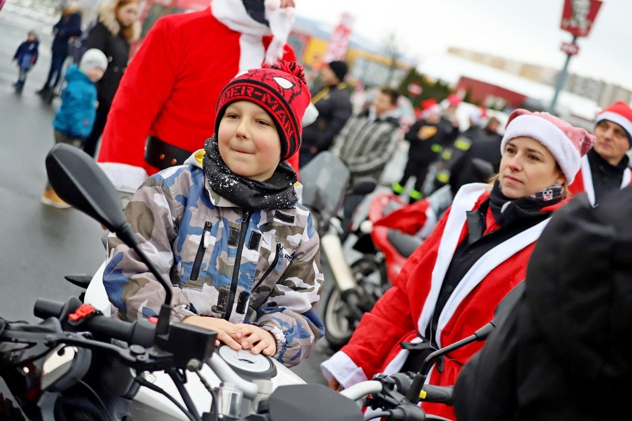 mikoaje-na-motocyklach-ku-uciesze-dzieci-101613