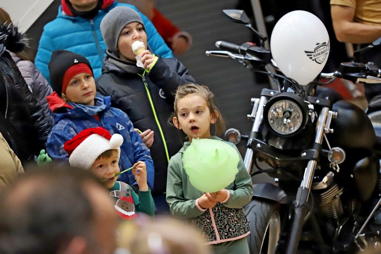 mikoaje-na-motocyklach-ku-uciesze-dzieci-101613