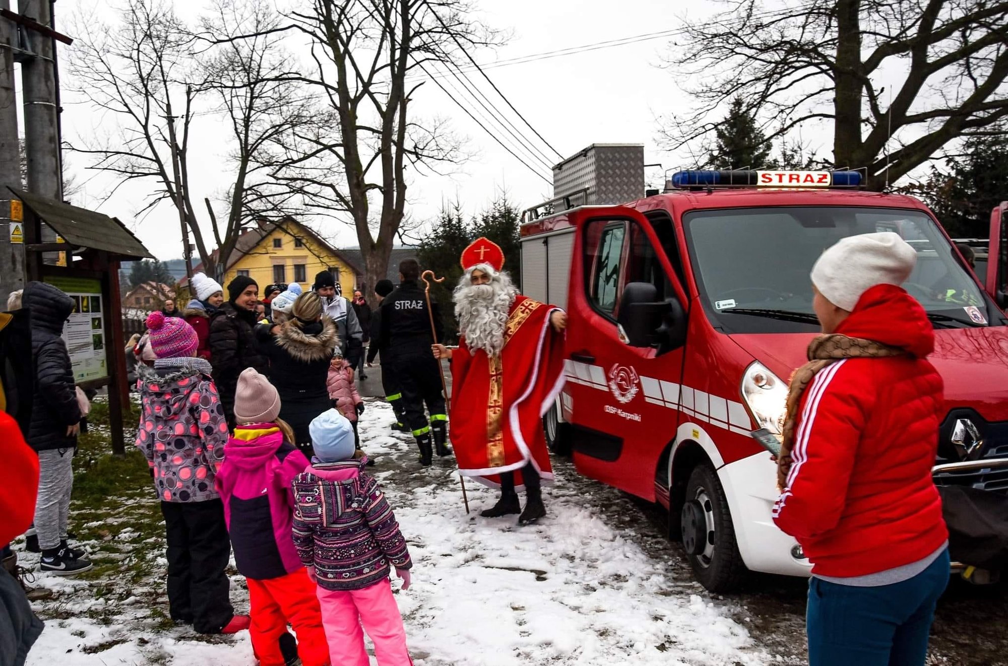 paczki-swiateczne-dla-dzieci-i-seniorow-101666