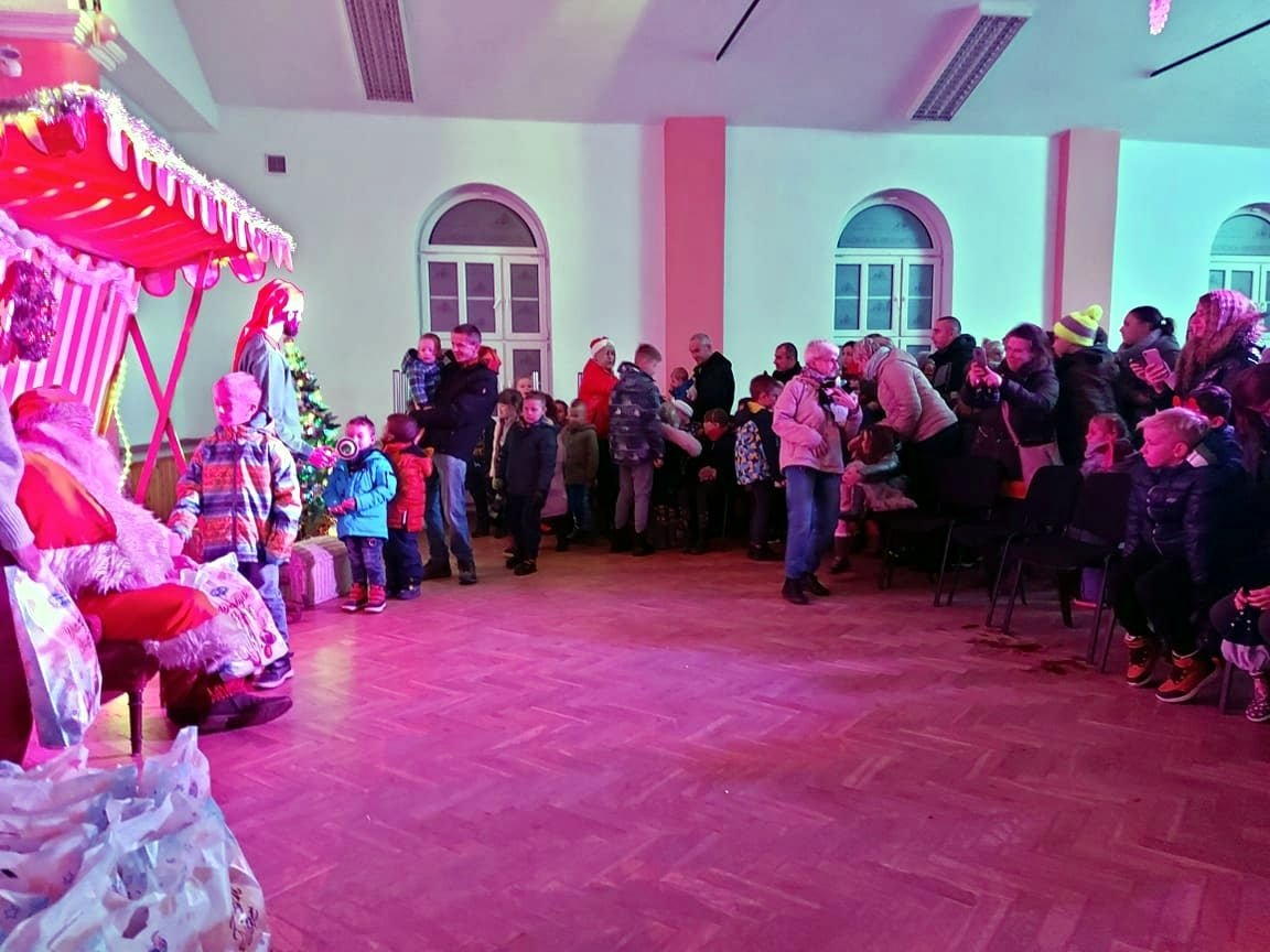 paczki-swiateczne-dla-dzieci-i-seniorow-101666