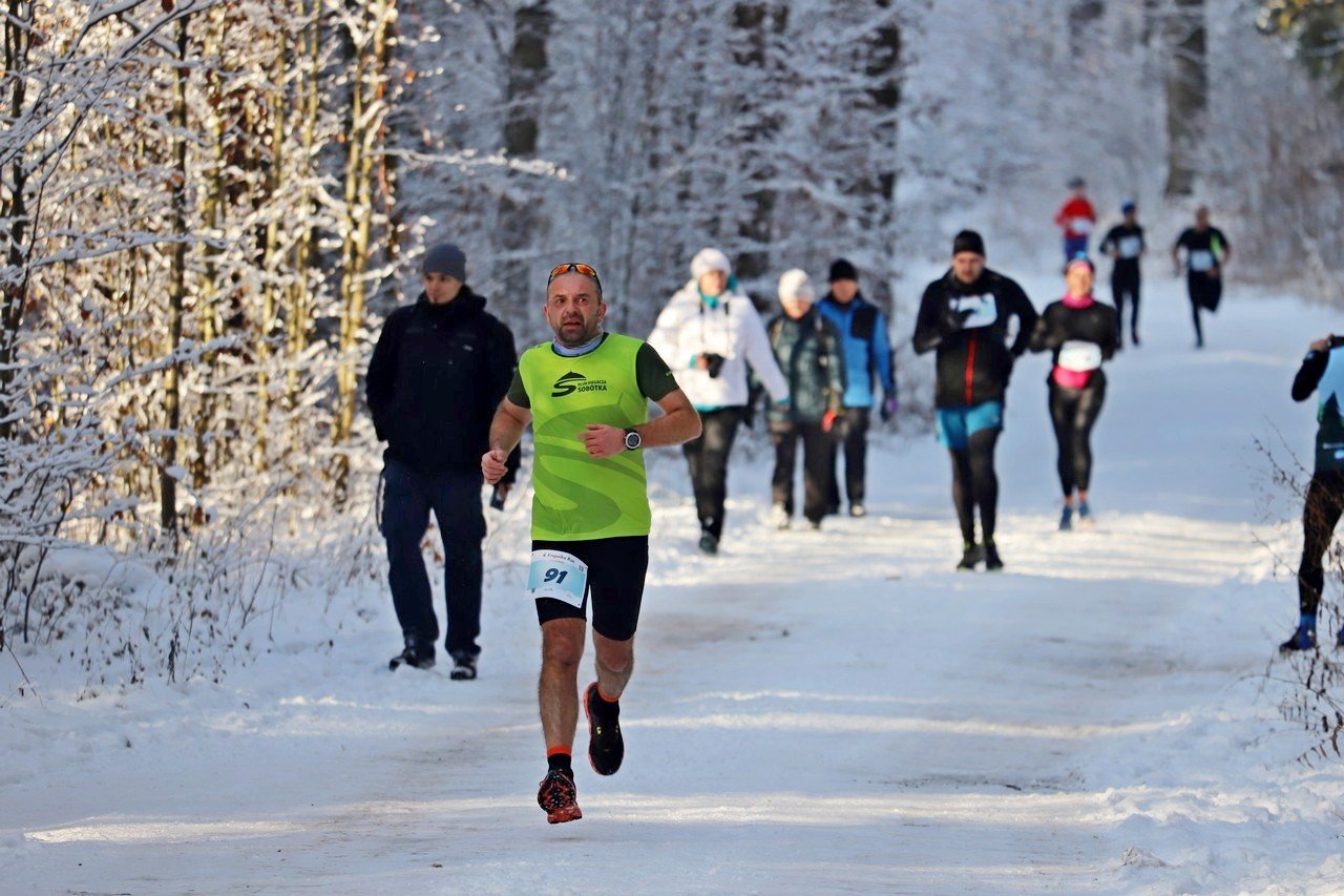 kropelka-run-w-pieknej-zimowej-scenerii-101752