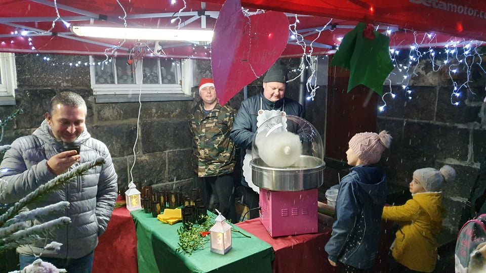 kiermasz-ciast-i-ozdob-swiatecznych-w-sp-2-101856