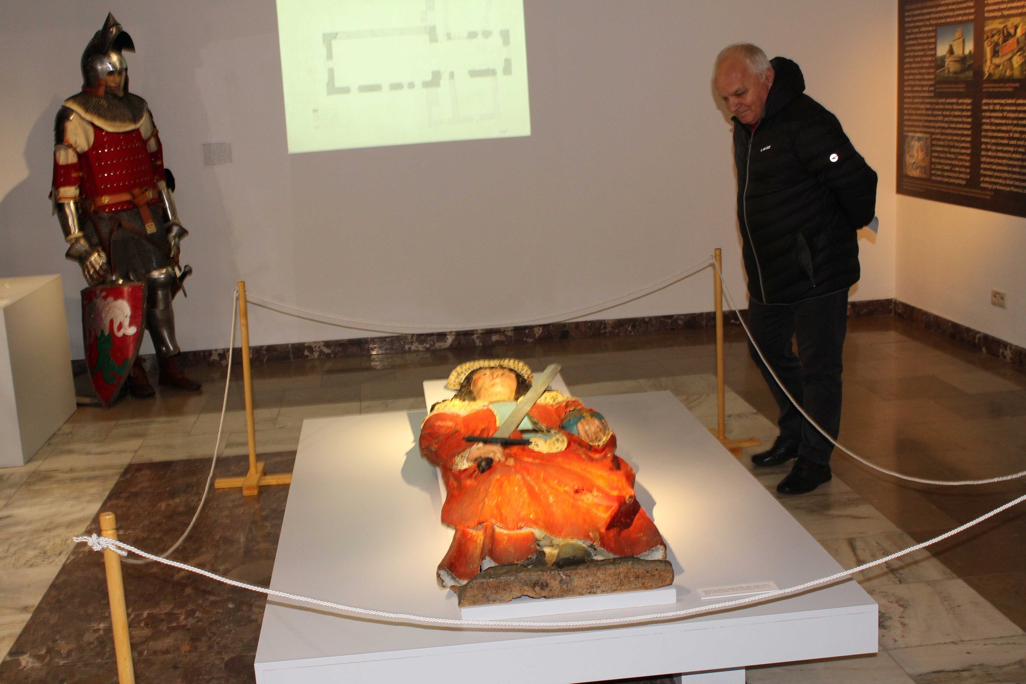 Płaskorzeźba księcia Bolka na wystawie w Muzeum Karkonoskim/fot. S. Firszt