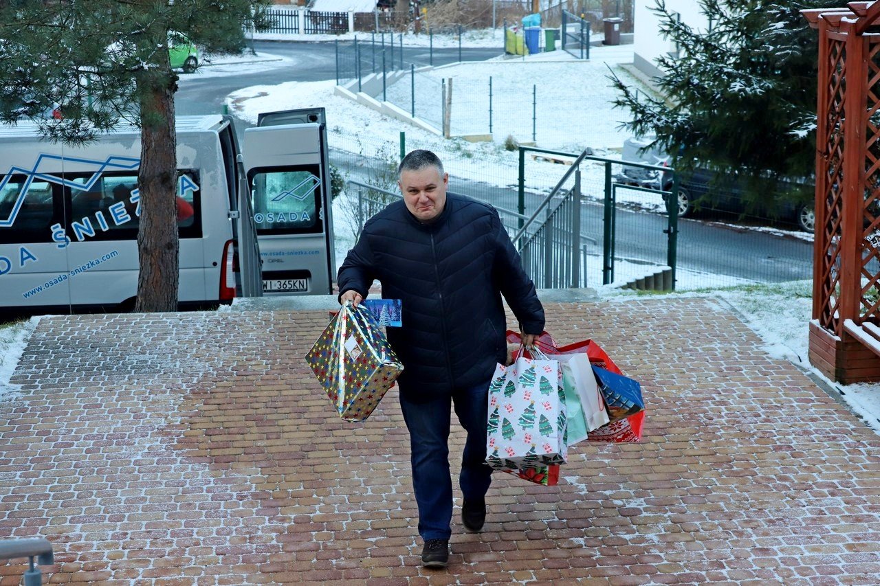 seniorzy-z-pogodnej-jesieni-obdarowani-102021