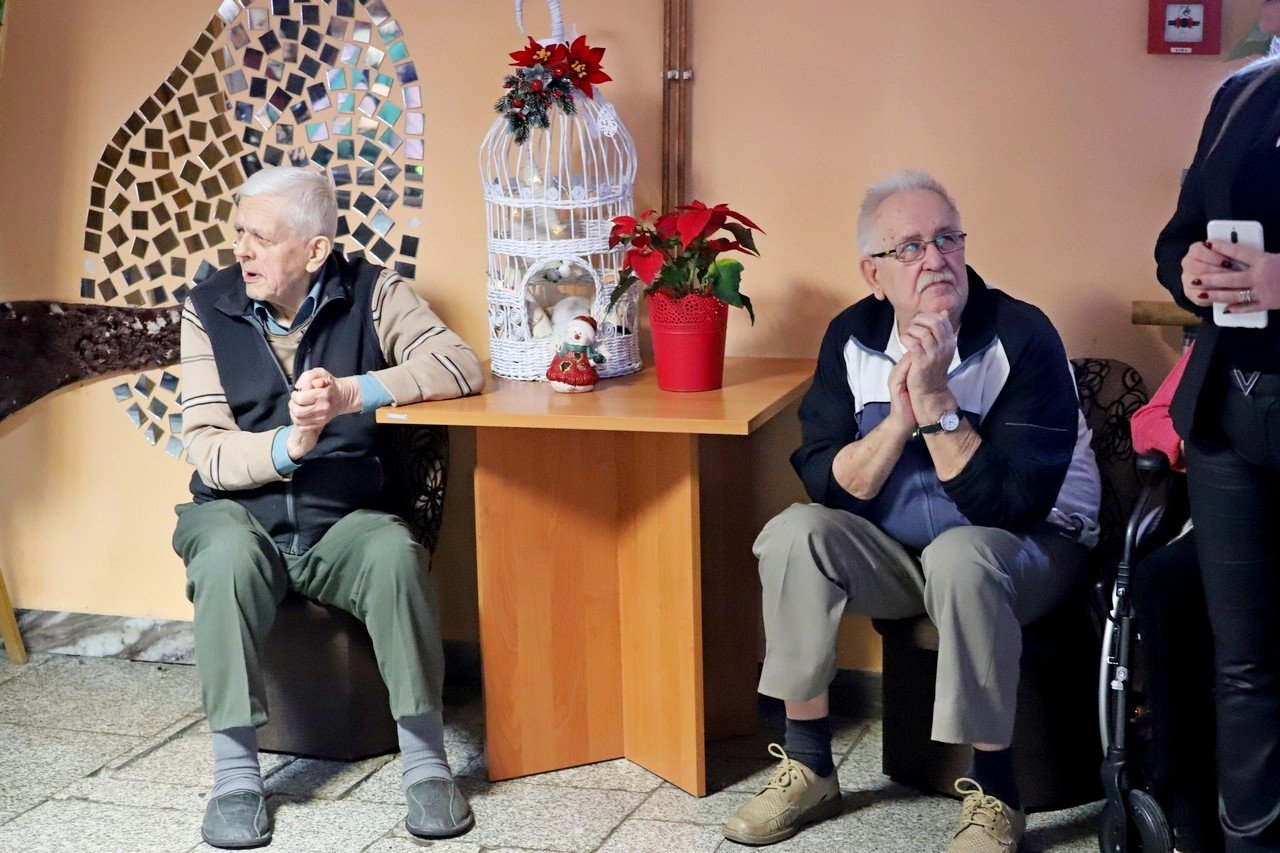 seniorzy-z-pogodnej-jesieni-obdarowani-102021