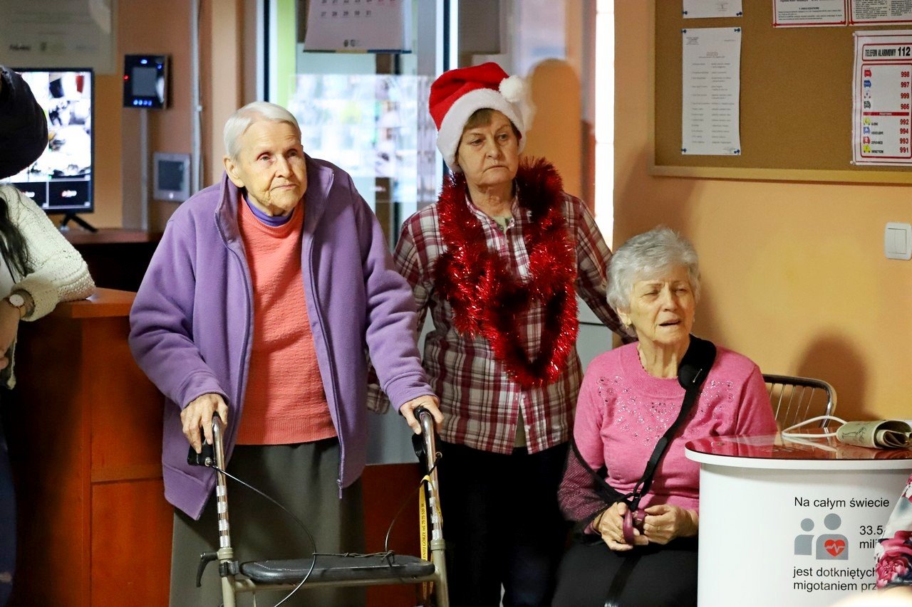seniorzy-z-pogodnej-jesieni-obdarowani-102021