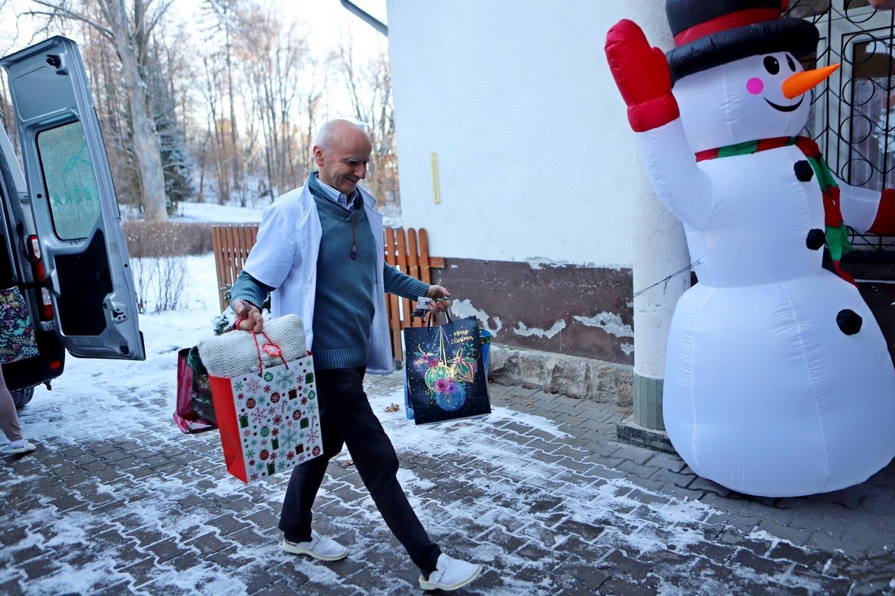 prezenty-trafiy-do-dps-sosnowka-102022