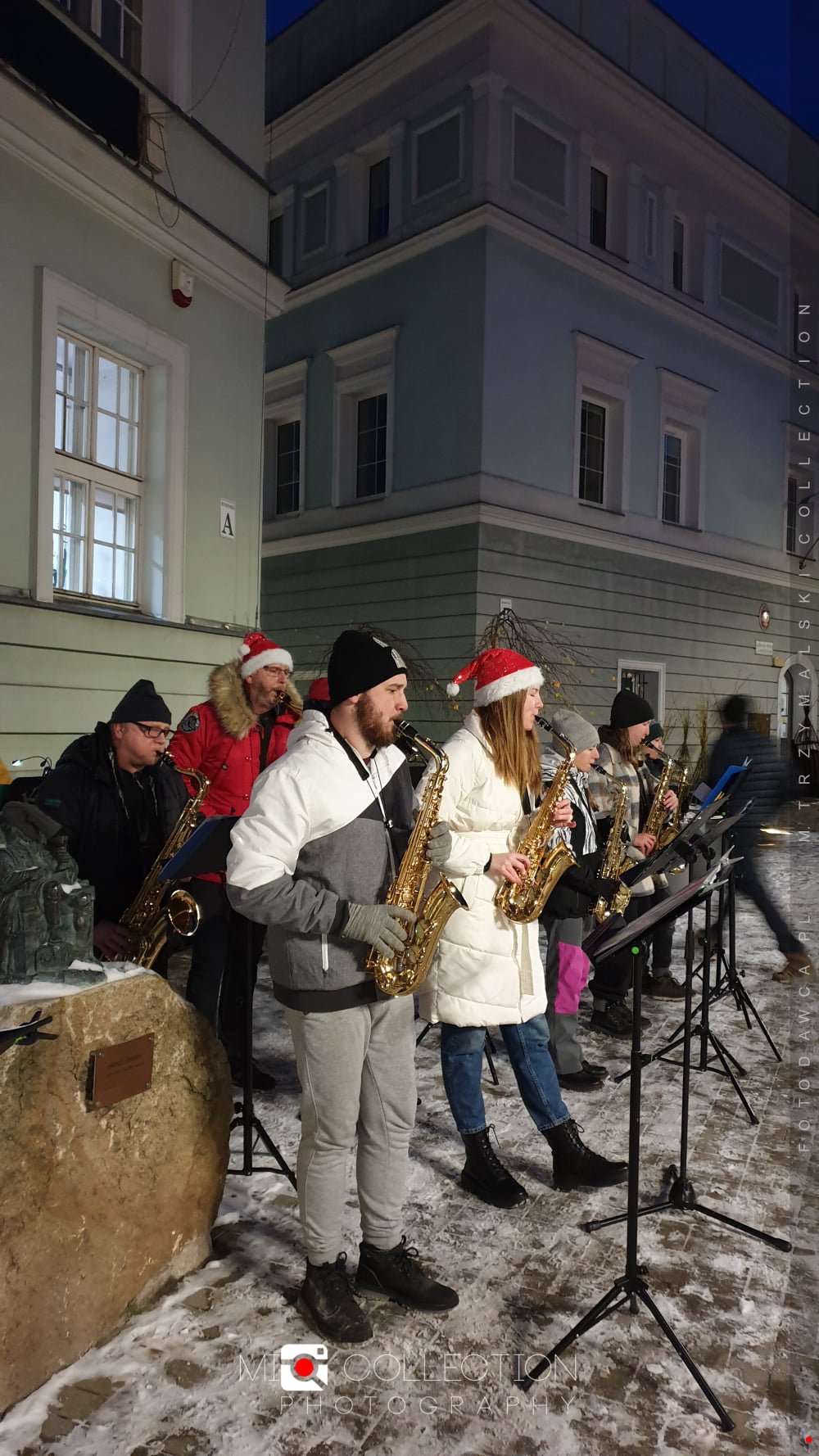 swiateczny-koncert-przy-schodach-ratusza-102067
