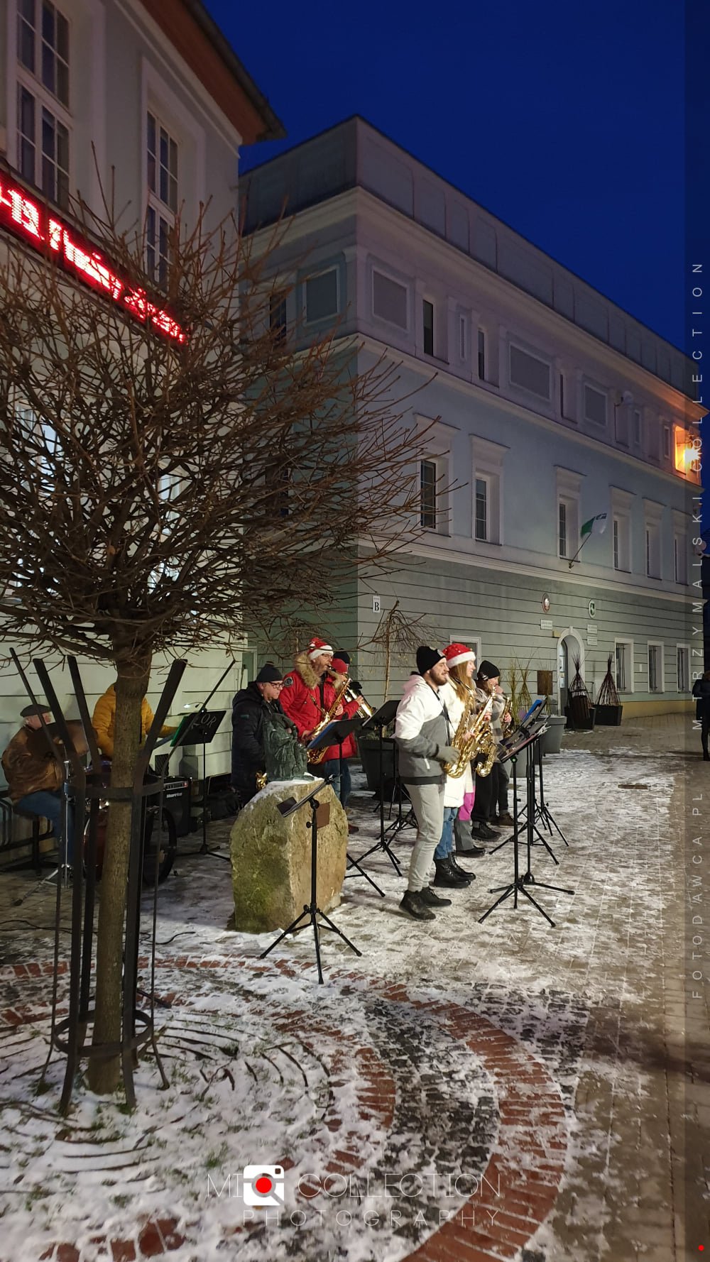 swiateczny-koncert-przy-schodach-ratusza-102067