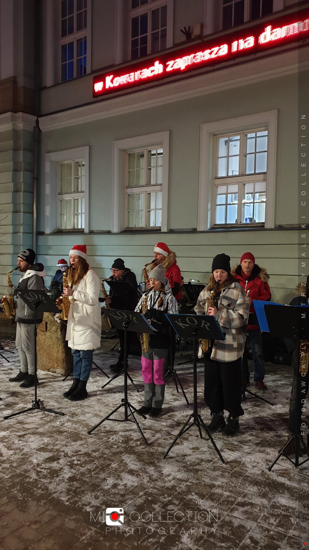 swiateczny-koncert-przy-schodach-ratusza-102067