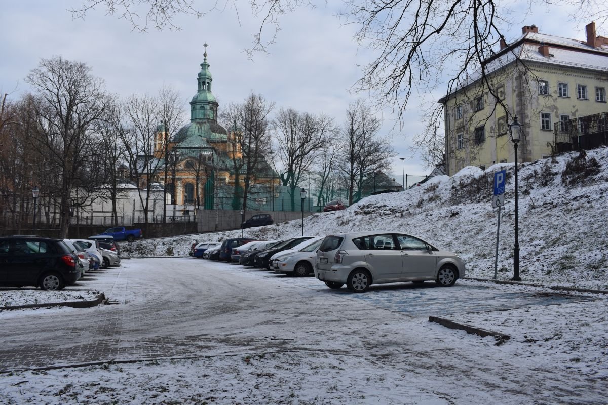 czytelniczka-lod-i-brud-na-parkingu-102104