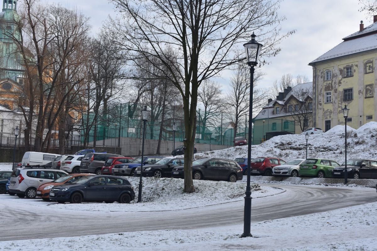 czytelniczka-lod-i-brud-na-parkingu-102104
